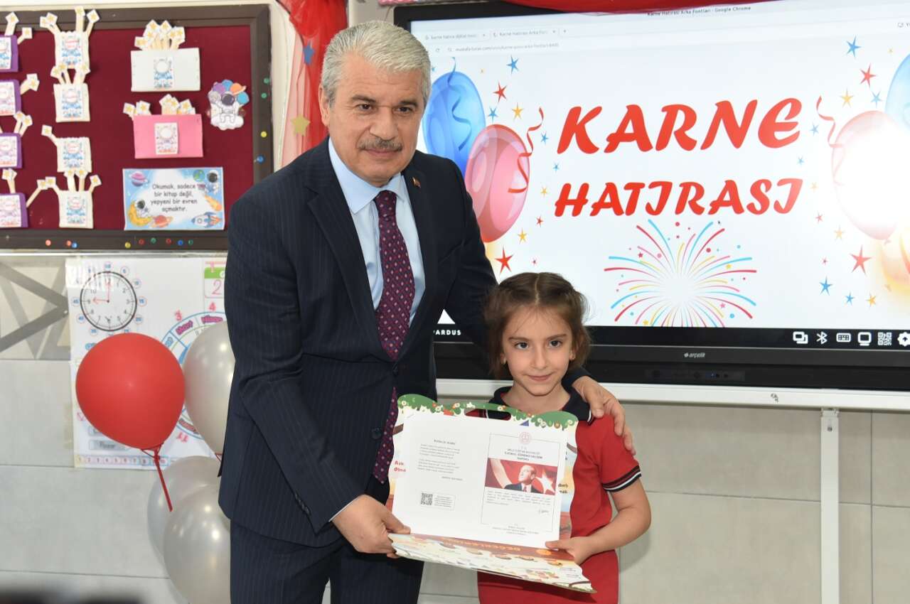 Konya'da yaz tatili resmen başladı! Karne gününden mutluluk kareleri yansıdı 3